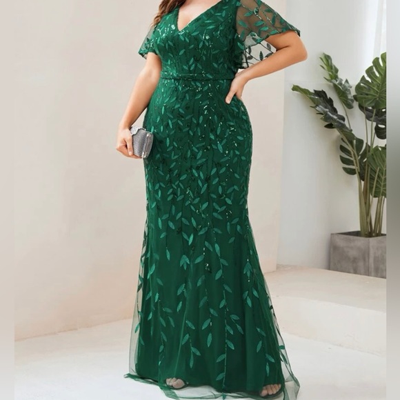 Dresses & Skirts - Emerald Green Formal Gown